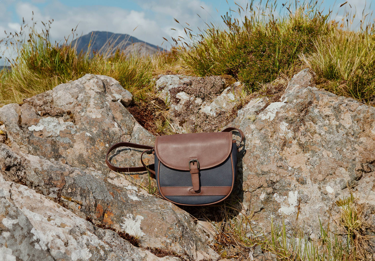 Clara Satteltasche - Navy/Brown