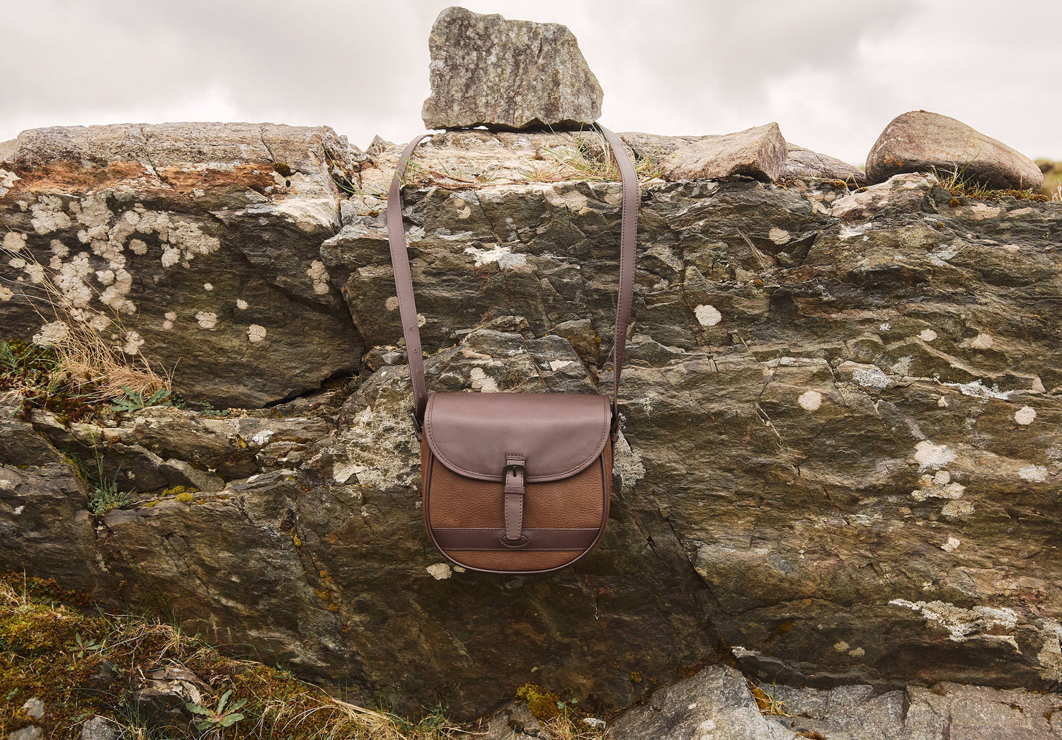 Clara Satteltasche - Walnut